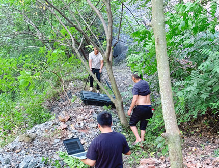 <b>广西南宁某项目地下溶洞探测</b>
