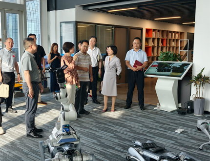 <b>热烈欢迎市区领导及行业协会莅临世隆科技考察指导工作</b>